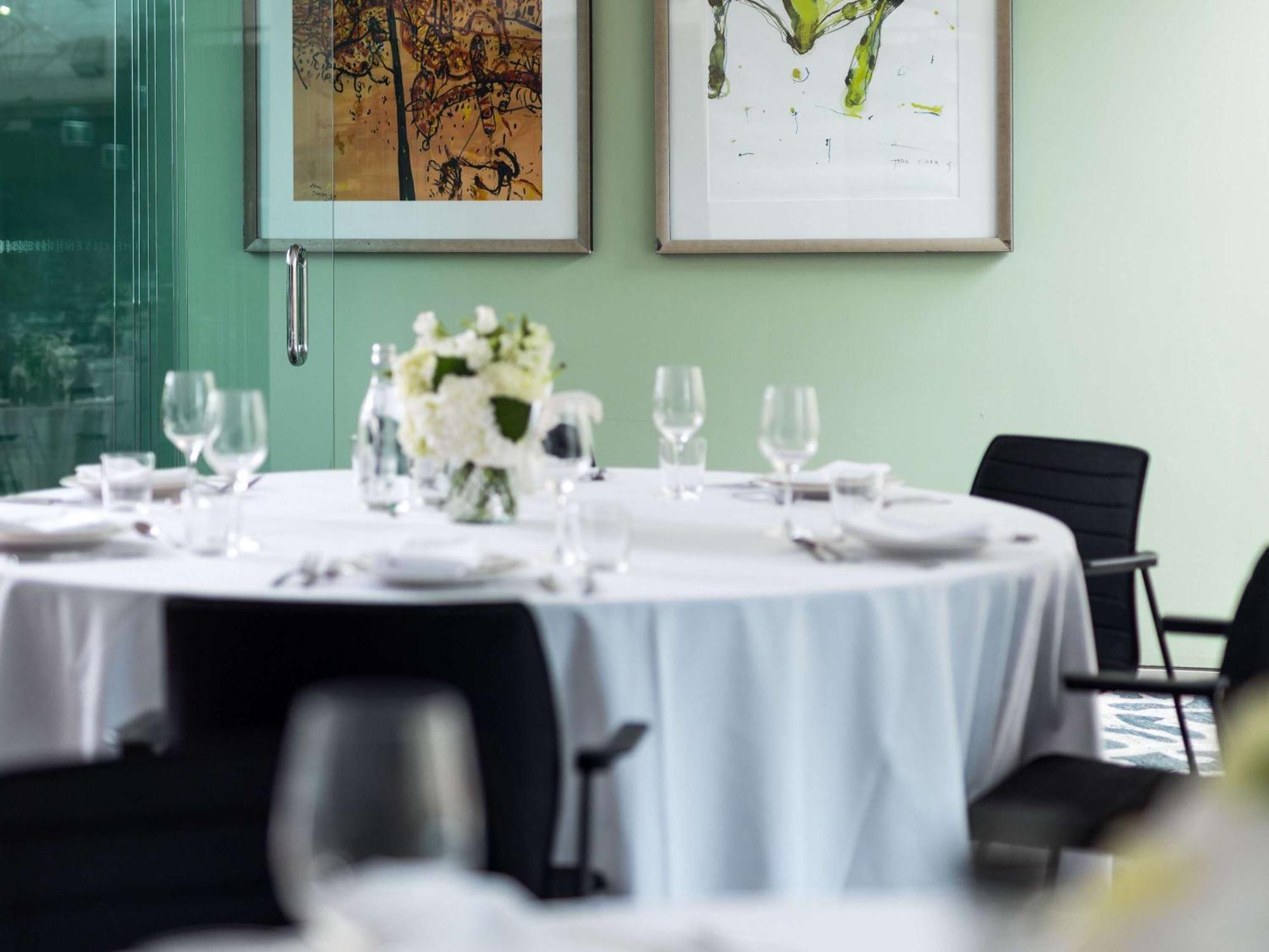 The Olsen Melbourne Art Series Exteriér fotografie The dining room at the 2012 Olympic Village