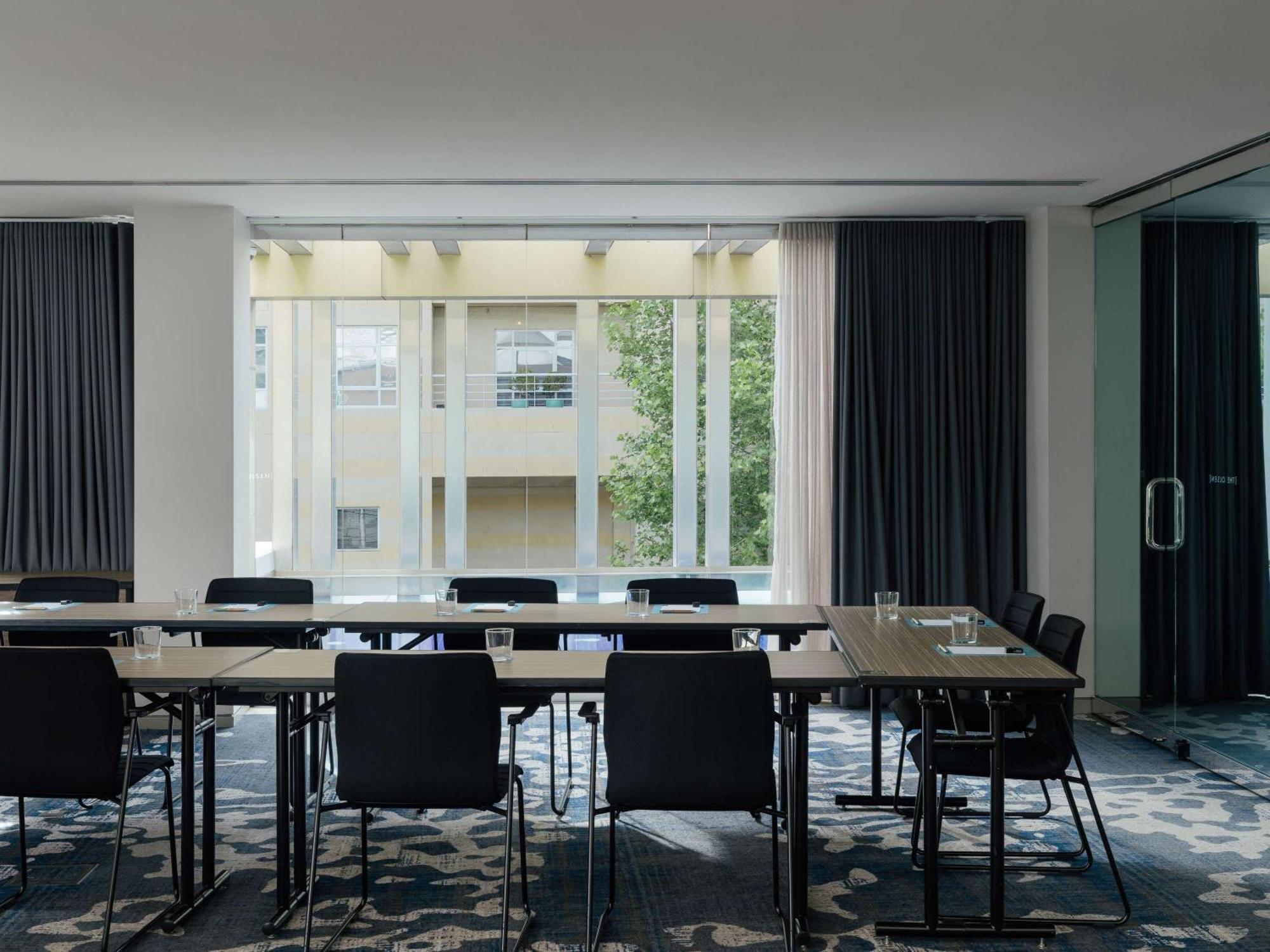 The Olsen Melbourne Art Series Exteriér fotografie Meeting room