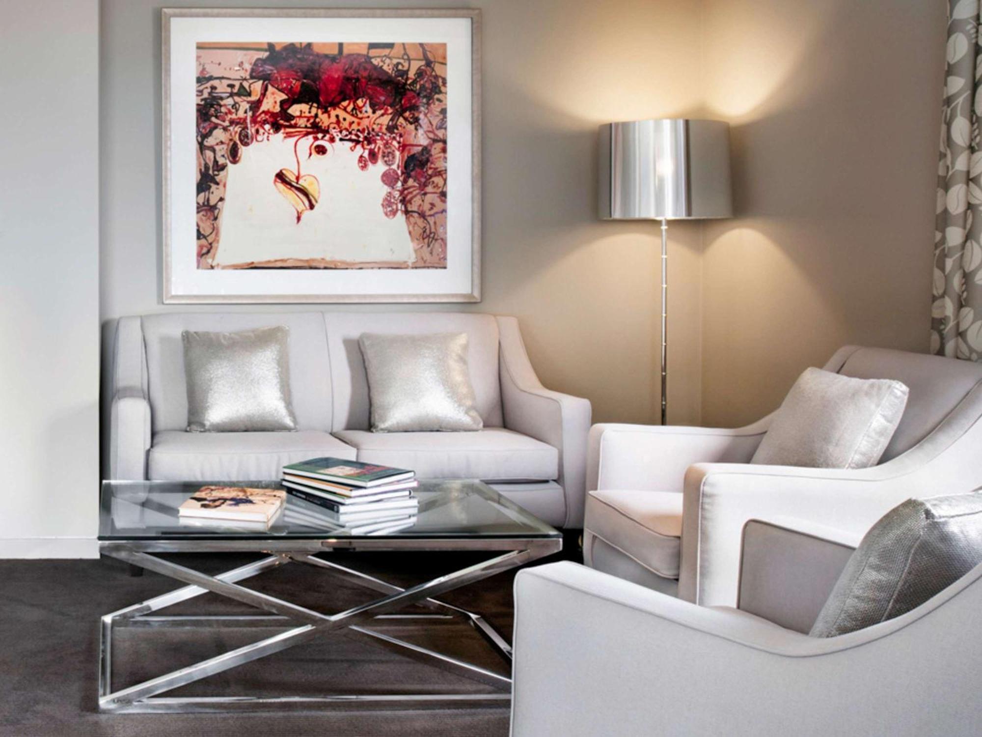 The Olsen Melbourne Art Series Exteriér fotografie A living room with a floor lamp