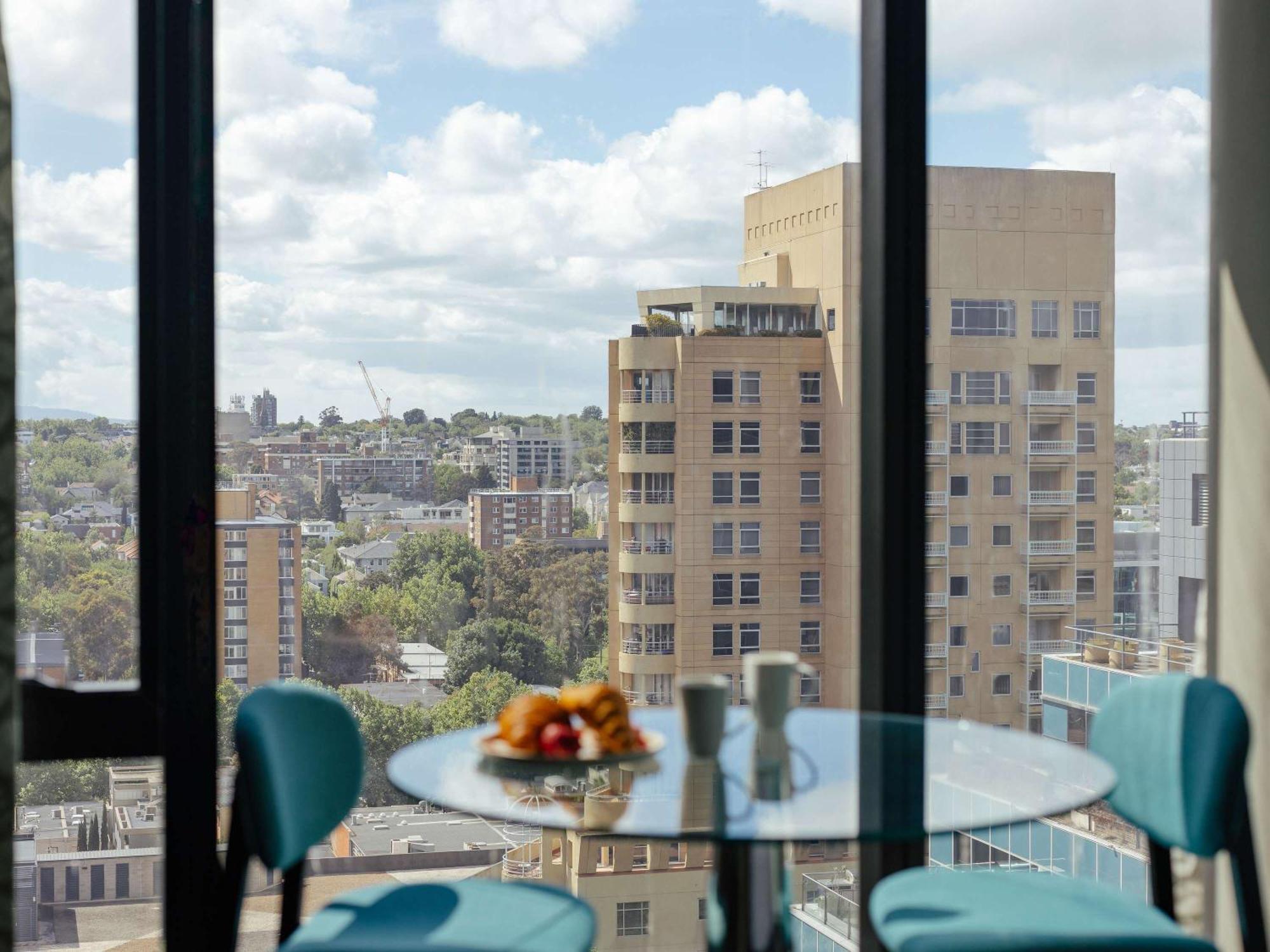 The Olsen Melbourne Art Series Exteriér fotografie View from a serviced apartment in London
