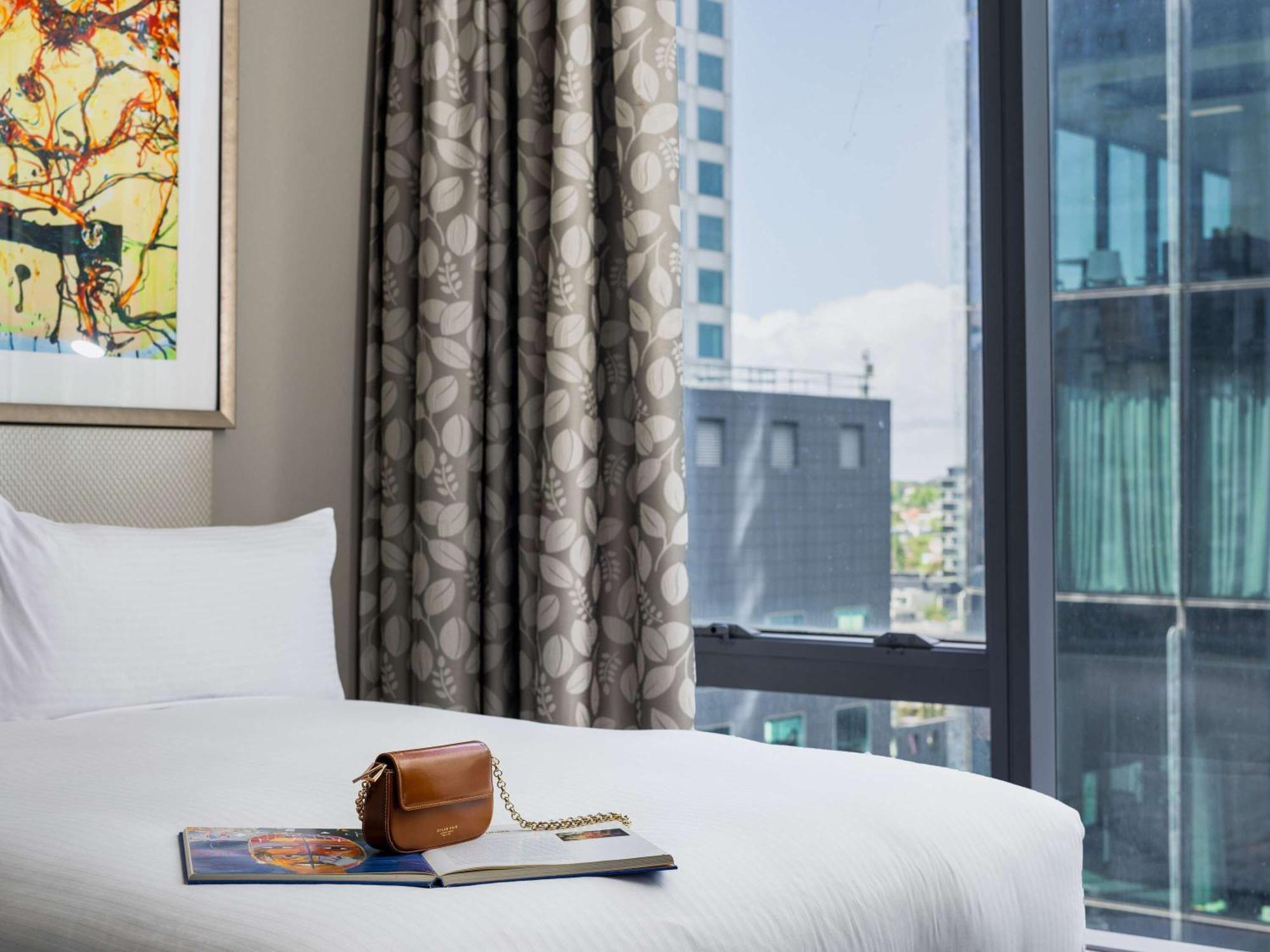 The Olsen Melbourne Art Series Exteriér fotografie A bedroom at the hotel
